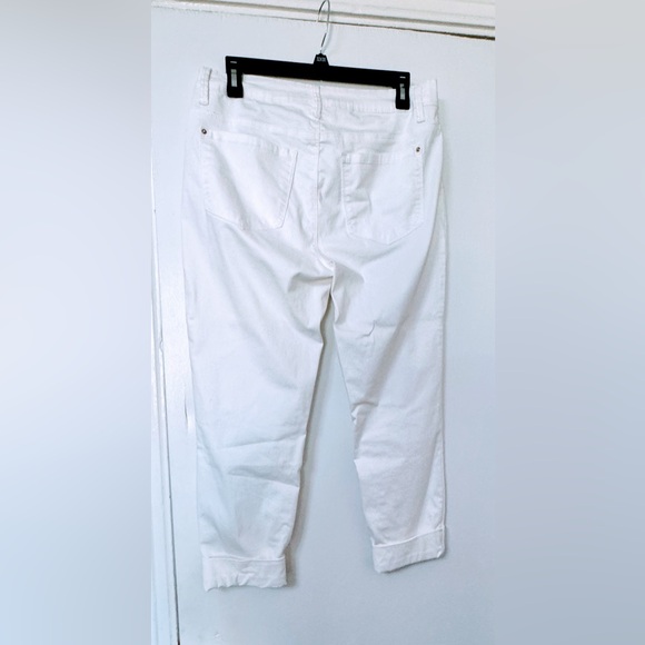 White jeans super cute ☺️ can dress up or down. - Picture 2 of 3